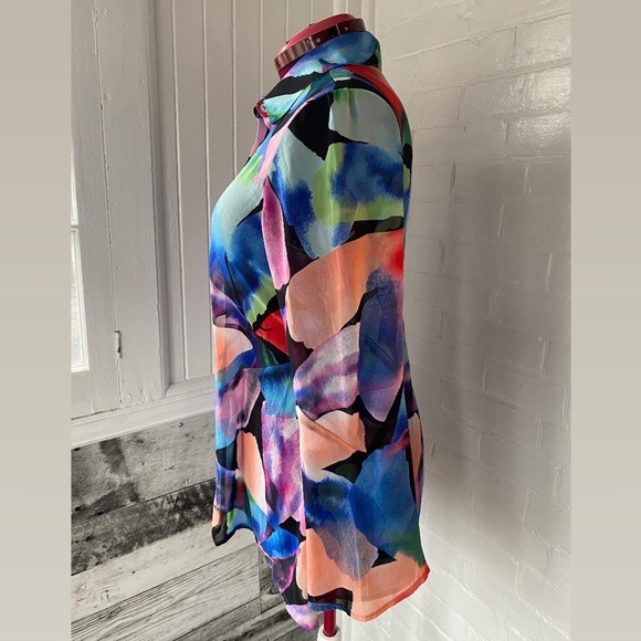 Michael Taylor floral print semi sheer blouse. - Picture 9 of 10